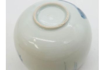 江戸期　古伊万里　染付　柳文が目を引く湯呑み2客セット(湯のみ、ぐい呑み、煎茶、茶器、和食器)(R-083129)