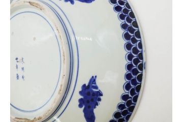 上手物　江戸期　太明成化年製　古伊万里　染付　色絵　約39cm　1尺3寸　色鮮やかな絵付けが存在感を放つ大皿(魚、和皿、和食器、一尺三寸)(R-083131)