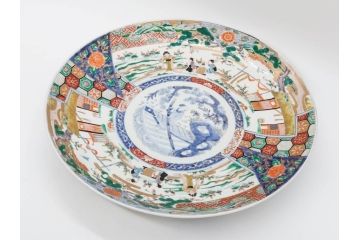 江戸期　古伊万里　染付　色絵　金彩　松竹梅　約46cm　1尺5寸　華やかで凝った意匠が目を引く大皿(人物、鳳凰、桐、和皿、和食器、一尺五寸)(R-083132)