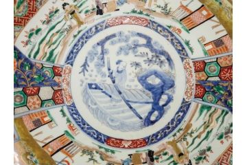 江戸期　古伊万里　染付　色絵　金彩　松竹梅　約46cm　1尺5寸　華やかで凝った意匠が目を引く大皿(人物、鳳凰、桐、和皿、和食器、一尺五寸)(R-083132)