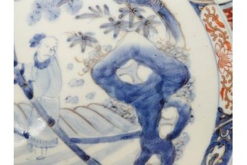 江戸期　古伊万里　染付　色絵　金彩　松竹梅　約46cm　1尺5寸　華やかで凝った意匠が目を引く大皿(人物、鳳凰、桐、和皿、和食器、一尺五寸)(R-083132)