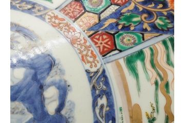 江戸期　古伊万里　染付　色絵　金彩　松竹梅　約46cm　1尺5寸　華やかで凝った意匠が目を引く大皿(人物、鳳凰、桐、和皿、和食器、一尺五寸)(R-083132)