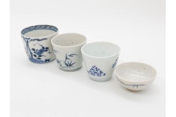 江戸期　古伊万里　染付　渦福　様々な用途に使える猪口4客セット(ススキ、竹、五葉若葉、そば猪口、蕎麦猪口、酒器、杯、盃、おちょこ、湯呑み、湯のみ、和食器)(R-083134)