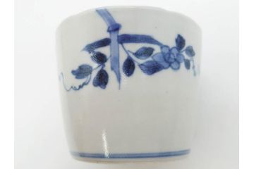 江戸期　古伊万里　染付　渦福　様々な用途に使える猪口4客セット(ススキ、竹、五葉若葉、そば猪口、蕎麦猪口、酒器、杯、盃、おちょこ、湯呑み、湯のみ、和食器)(R-083134)