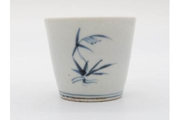江戸期　古伊万里　染付　渦福　様々な用途に使える猪口4客セット(ススキ、竹、五葉若葉、そば猪口、蕎麦猪口、酒器、杯、盃、おちょこ、湯呑み、湯のみ、和食器)(R-083134)