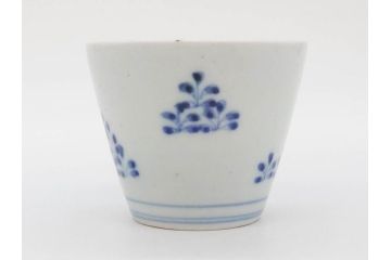 江戸期　古伊万里　染付　渦福　様々な用途に使える猪口4客セット(ススキ、竹、五葉若葉、そば猪口、蕎麦猪口、酒器、杯、盃、おちょこ、湯呑み、湯のみ、和食器)(R-083134)
