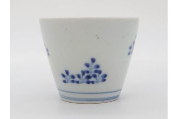 江戸期　古伊万里　染付　渦福　様々な用途に使える猪口4客セット(ススキ、竹、五葉若葉、そば猪口、蕎麦猪口、酒器、杯、盃、おちょこ、湯呑み、湯のみ、和食器)(R-083134)