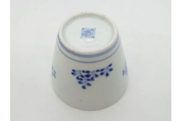 江戸期　古伊万里　染付　渦福　様々な用途に使える猪口4客セット(ススキ、竹、五葉若葉、そば猪口、蕎麦猪口、酒器、杯、盃、おちょこ、湯呑み、湯のみ、和食器)(R-083134)