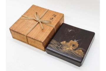 明治期　小川松民　晴川院法印　金銀蒔絵　波千鳥　豪華な蒔絵が素晴らしい!上品な雰囲気漂う硯箱(硯、水滴、水差し、漆器、漆芸、木製、書道具、共箱付き)(R-083136)