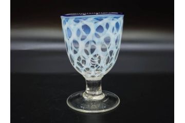 当時物　大正〜昭和初期　棗(なつめ)型　青縁　乳白水玉　柔らかな雰囲気を醸し出す氷コップ(なつめ形、吹きガラス、グラス、硝子、和ガラス)(R-083138)