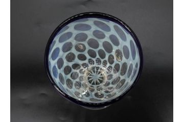 当時物　大正〜昭和初期　棗(なつめ)型　青縁　乳白水玉　柔らかな雰囲気を醸し出す氷コップ(なつめ形、吹きガラス、グラス、硝子、和ガラス)(R-083138)