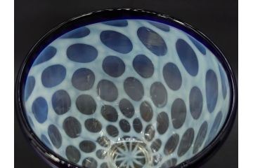 当時物　大正〜昭和初期　棗(なつめ)型　青縁　乳白水玉　柔らかな雰囲気を醸し出す氷コップ(なつめ形、吹きガラス、グラス、硝子、和ガラス)(R-083138)