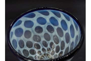 当時物　大正〜昭和初期　棗(なつめ)型　青縁　乳白水玉　柔らかな雰囲気を醸し出す氷コップ(なつめ形、吹きガラス、グラス、硝子、和ガラス)(R-083138)