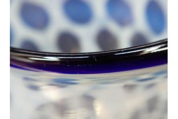 当時物　大正〜昭和初期　棗(なつめ)型　青縁　乳白水玉　柔らかな雰囲気を醸し出す氷コップ(なつめ形、吹きガラス、グラス、硝子、和ガラス)(R-083138)