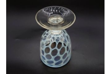 当時物　大正〜昭和初期　棗(なつめ)型　青縁　乳白水玉　柔らかな雰囲気を醸し出す氷コップ(なつめ形、吹きガラス、グラス、硝子、和ガラス)(R-083138)