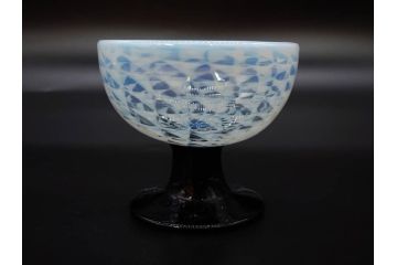 当時物　大正〜昭和初期　碗型　乳白　鱗文　エナメル脚　レトロな趣ある氷コップ(吹きガラス、グラス、硝子、和ガラス)(R-083139)