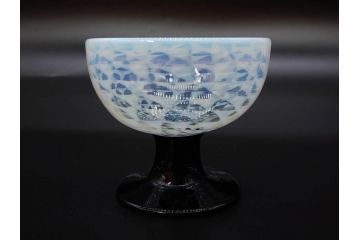 当時物　大正〜昭和初期　碗型　乳白　鱗文　エナメル脚　レトロな趣ある氷コップ(吹きガラス、グラス、硝子、和ガラス)(R-083139)