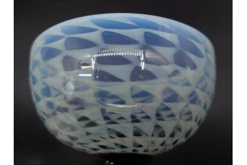 当時物　大正〜昭和初期　碗型　乳白　鱗文　エナメル脚　レトロな趣ある氷コップ(吹きガラス、グラス、硝子、和ガラス)(R-083139)