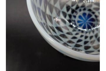 当時物　大正〜昭和初期　碗型　乳白　鱗文　エナメル脚　レトロな趣ある氷コップ(吹きガラス、グラス、硝子、和ガラス)(R-083139)