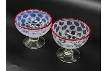 当時物　大正〜昭和初期　碗型　乳白水玉　赤縁　手作りの温かみを感じる氷コップ2点セット(吹きガラス、グラス、硝子、和ガラス)(R-083140)