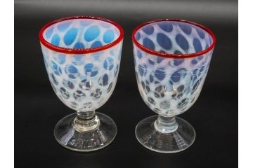 当時物　大正〜昭和初期　棗(なつめ)型　乳白水玉　優しい色合いに魅了される赤縁氷コップ2客セット(なつめ形、吹きガラス、硝子、グラス、和ガラス)(R-083141)