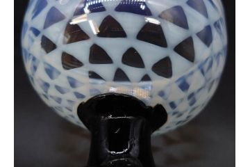 当時物　大正〜昭和初期　碗型　乳白　鱗文　エナメル脚　涼やかな佇まいの氷コップ(碗形、吹きガラス、グラス、硝子、和ガラス)(R-083144)