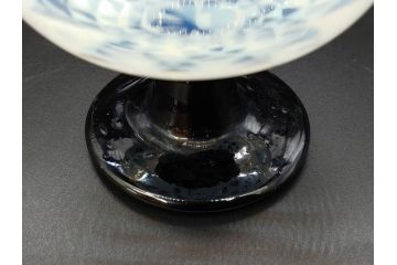 当時物　大正〜昭和初期　碗型　乳白　鱗文　エナメル脚　涼やかな佇まいの氷コップ(碗形、吹きガラス、グラス、硝子、和ガラス)(R-083144)