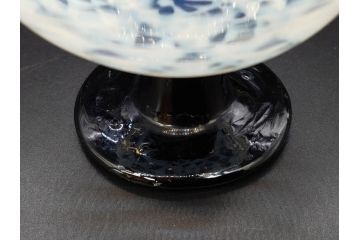 当時物　大正〜昭和初期　碗型　乳白　鱗文　エナメル脚　涼やかな佇まいの氷コップ(碗形、吹きガラス、グラス、硝子、和ガラス)(R-083144)