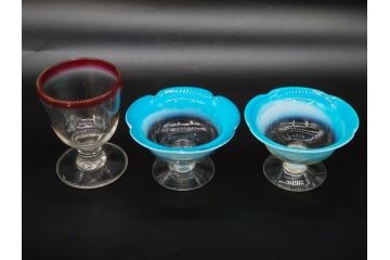 当時物　大正〜昭和初期　棗(なつめ)型　輪花　乳白ぼかし　赤縁　青縁　レトロな雰囲気漂う氷コップ3客セット(なつめ形、吹きガラス、硝子、グラス、和ガラス)(R-083145)