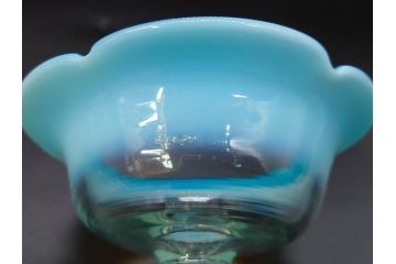 当時物　大正〜昭和初期　棗(なつめ)型　輪花　乳白ぼかし　赤縁　青縁　レトロな雰囲気漂う氷コップ3客セット(なつめ形、吹きガラス、硝子、グラス、和ガラス)(R-083145)