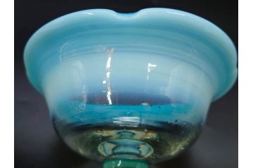 当時物　大正〜昭和初期　棗(なつめ)型　輪花　乳白ぼかし　赤縁　青縁　レトロな雰囲気漂う氷コップ3客セット(なつめ形、吹きガラス、硝子、グラス、和ガラス)(R-083145)