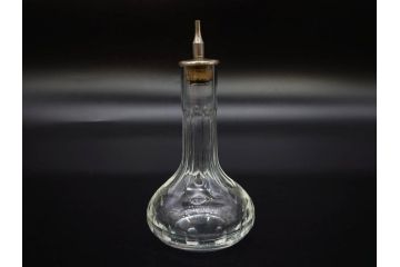 昭和初期〜中期　乳白　醤油差し　気品を感じるガラス瓶3点セット(醤油瓶、調味料入れ、ソース、一輪挿し、花器、花生、花入、花瓶、硝子、ビン)(R-083146)