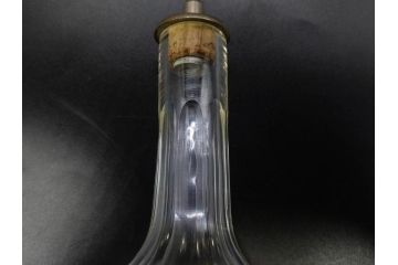 昭和初期〜中期　乳白　醤油差し　気品を感じるガラス瓶3点セット(醤油瓶、調味料入れ、ソース、一輪挿し、花器、花生、花入、花瓶、硝子、ビン)(R-083146)