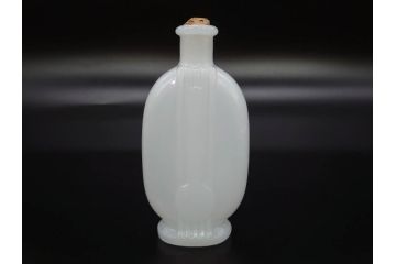 昭和初期〜中期　乳白　醤油差し　気品を感じるガラス瓶3点セット(醤油瓶、調味料入れ、ソース、一輪挿し、花器、花生、花入、花瓶、硝子、ビン)(R-083146)