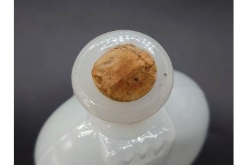 昭和初期〜中期　乳白　醤油差し　気品を感じるガラス瓶3点セット(醤油瓶、調味料入れ、ソース、一輪挿し、花器、花生、花入、花瓶、硝子、ビン)(R-083146)