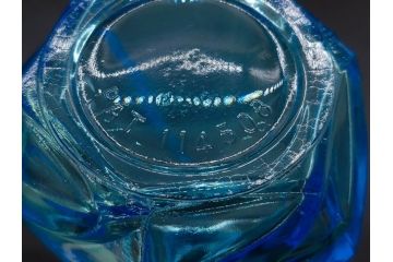昭和初期〜中期　乳白　醤油差し　気品を感じるガラス瓶3点セット(醤油瓶、調味料入れ、ソース、一輪挿し、花器、花生、花入、花瓶、硝子、ビン)(R-083146)