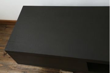 中古　美品　Time & Style(タイムアンドスタイル)　COMPOSITION(コンポジション)　LOW AV BOARD(ローAVボード)　落ち着いた木目とシャープなラインが魅力的なテレビ台(TVボード、テレビボード、リビングボード、収納棚、戸棚、ローボード)(定価約34万円)(R-083147)