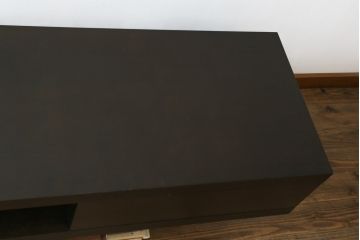 中古　美品　Time & Style(タイムアンドスタイル)　COMPOSITION(コンポジション)　LOW AV BOARD(ローAVボード)　落ち着いた木目とシャープなラインが魅力的なテレビ台(TVボード、テレビボード、リビングボード、収納棚、戸棚、ローボード)(定価約34万円)(R-083147)