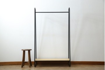 中古　美品　IDEE(イデー)　PAUL HANGER STAND(ポールハンガースタンド)　ナチュラル　シンプルで美しく暮らしに馴染むハンガーラック　(R-083148)