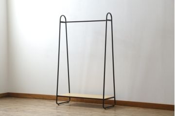 中古　美品　IDEE(イデー)　PAUL HANGER STAND(ポールハンガースタンド)　ナチュラル　シンプルで美しく暮らしに馴染むハンガーラック(洋服掛け、コート掛け、店舗什器)(R-083148)