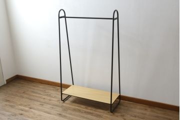 中古　美品　IDEE(イデー)　PAUL HANGER STAND(ポールハンガースタンド)　ナチュラル　シンプルで美しく暮らしに馴染むハンガーラック(洋服掛け、コート掛け、店舗什器)(R-083148)