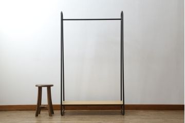 中古　美品　IDEE(イデー)　PAUL HANGER STAND(ポールハンガースタンド)　ナチュラル　シンプルで美しく暮らしに馴染むハンガーラック(洋服掛け、コート掛け、店舗什器)(R-083148)
