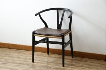 中古　超美品　北欧家具　老舗家具メーカー CARL HANSEN & SON(カール・ハンセン&サン)　ハンス J. ウェグナー(HANS J. WEGNER)デザイン　CH24　オーク材　　本革(レザー)クッション付き　特徴的なラインを描く美しいフォルムのYチェア(ワイチェア、ダイニングチェア、アームチェア、イス、椅子)(定価約17万円)(R-083149)