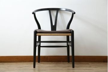 中古　超美品　北欧家具　老舗家具メーカー CARL HANSEN & SON(カール・ハンセン&サン)　ハンス J. ウェグナー(HANS J. WEGNER)デザイン　CH24　オーク材　　本革(レザー)クッション付き　特徴的なラインを描く美しいフォルムのYチェア(ワイチェア、ダイニングチェア、アームチェア、イス、椅子)(定価約17万円)(R-083149)
