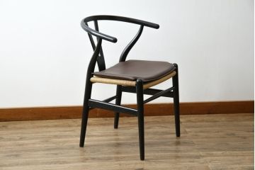 中古　超美品　北欧家具　老舗家具メーカー CARL HANSEN & SON(カール・ハンセン&サン)　ハンス J. ウェグナー(HANS J. WEGNER)デザイン　CH24　オーク材　　本革(レザー)クッション付き　特徴的なラインを描く美しいフォルムのYチェア(ワイチェア、ダイニングチェア、アームチェア、イス、椅子)(定価約17万円)(R-083149)