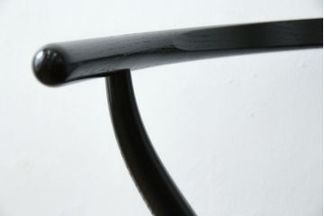 中古　超美品　北欧家具　老舗家具メーカー CARL HANSEN & SON(カール・ハンセン&サン)　ハンス J. ウェグナー(HANS J. WEGNER)デザイン　CH24　オーク材　　本革(レザー)クッション付き　特徴的なラインを描く美しいフォルムのYチェア(ワイチェア、ダイニングチェア、アームチェア、イス、椅子)(定価約17万円)(R-083149)
