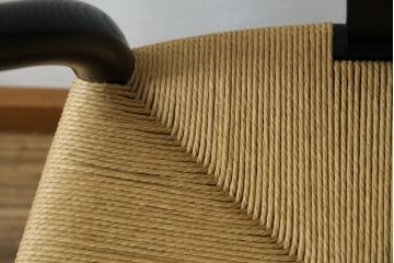 中古　超美品　北欧家具　老舗家具メーカー CARL HANSEN & SON(カール・ハンセン&サン)　ハンス J. ウェグナー(HANS J. WEGNER)デザイン　CH24　オーク材　　本革(レザー)クッション付き　特徴的なラインを描く美しいフォルムのYチェア(ワイチェア、ダイニングチェア、アームチェア、イス、椅子)(定価約17万円)(R-083149)