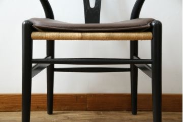 中古　超美品　北欧家具　老舗家具メーカー CARL HANSEN & SON(カール・ハンセン&サン)　ハンス J. ウェグナー(HANS J. WEGNER)デザイン　CH24　オーク材　　本革(レザー)クッション付き　特徴的なラインを描く美しいフォルムのYチェア(ワイチェア、ダイニングチェア、アームチェア、イス、椅子)(定価約17万円)(R-083149)