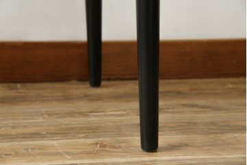 中古　超美品　北欧家具　老舗家具メーカー CARL HANSEN & SON(カール・ハンセン&サン)　ハンス J. ウェグナー(HANS J. WEGNER)デザイン　CH24　オーク材　　本革(レザー)クッション付き　特徴的なラインを描く美しいフォルムのYチェア(ワイチェア、ダイニングチェア、アームチェア、イス、椅子)(定価約17万円)(R-083149)