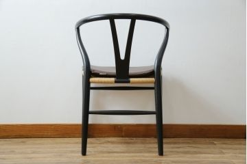 中古　超美品　北欧家具　老舗家具メーカー CARL HANSEN & SON(カール・ハンセン&サン)　ハンス J. ウェグナー(HANS J. WEGNER)デザイン　CH24　オーク材　　本革(レザー)クッション付き　特徴的なラインを描く美しいフォルムのYチェア(ワイチェア、ダイニングチェア、アームチェア、イス、椅子)(定価約17万円)(R-083149)